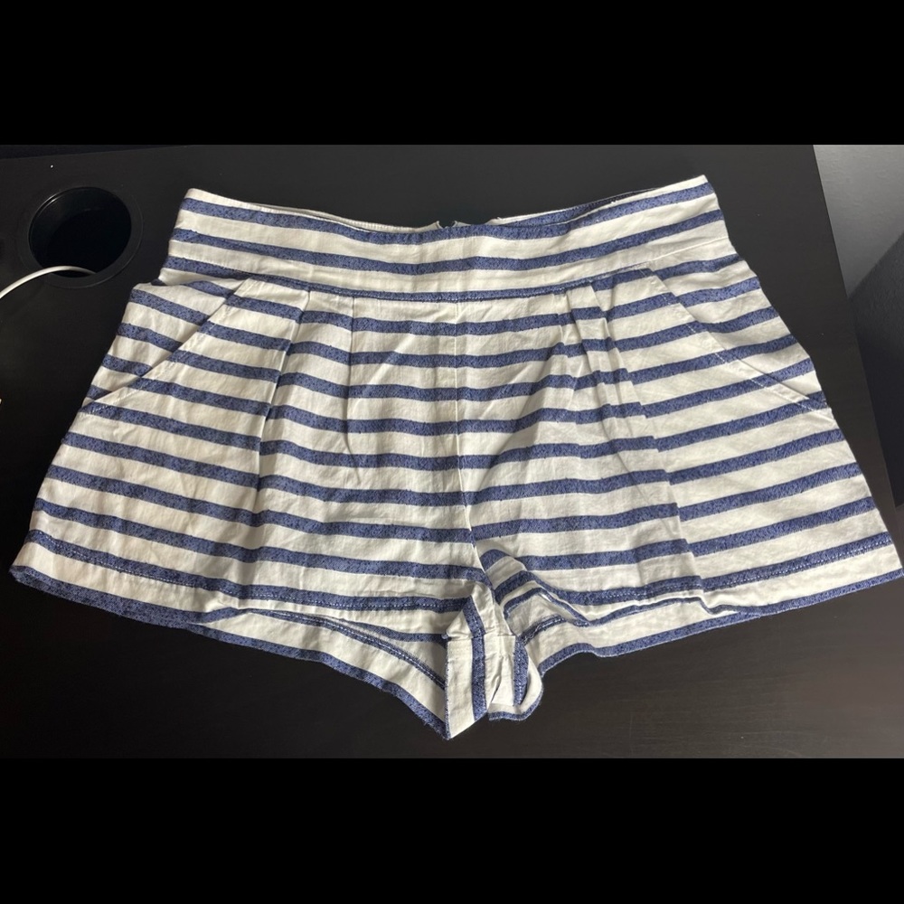KOCH white and navy sailor shorts size XS